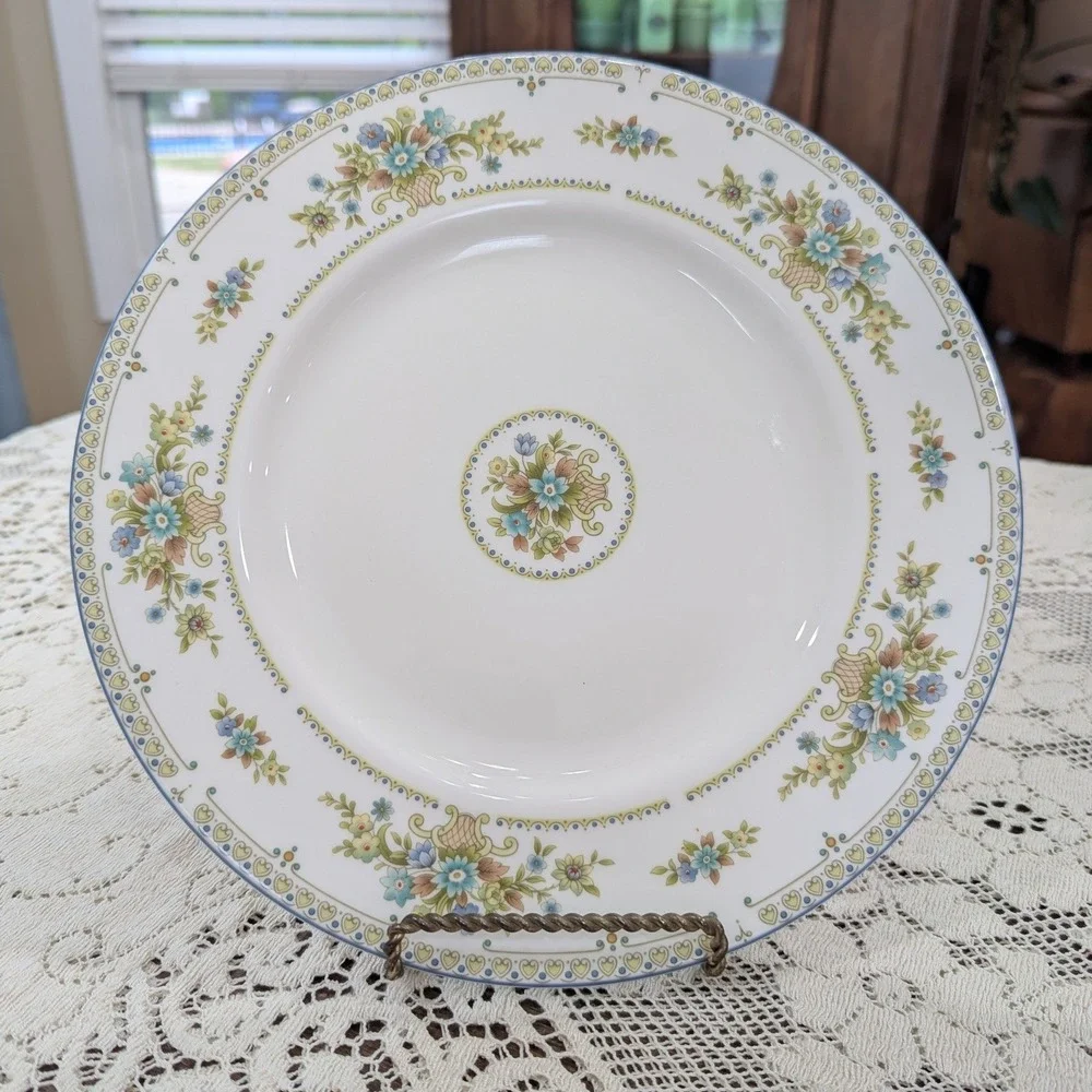 Vintage Dinner Plate Wedgwood Petersham 10.75